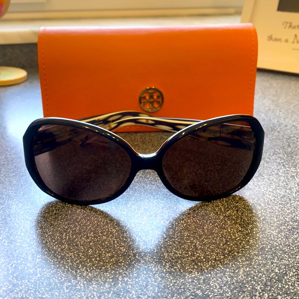 Tory Burch sunglasses 🕶